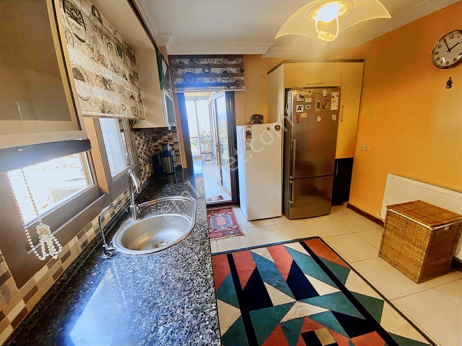 İzmir Yelki'de Güzelbahçe'ye 1km Ana Caddede 3+1 Fırsat Daire - Görsel 2