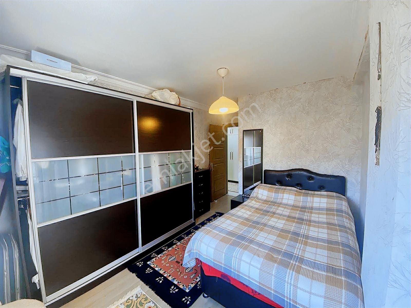 İzmir Yelki'de Güzelbahçe'ye 1km Ana Caddede 3+1 Fırsat Daire - Görsel 31