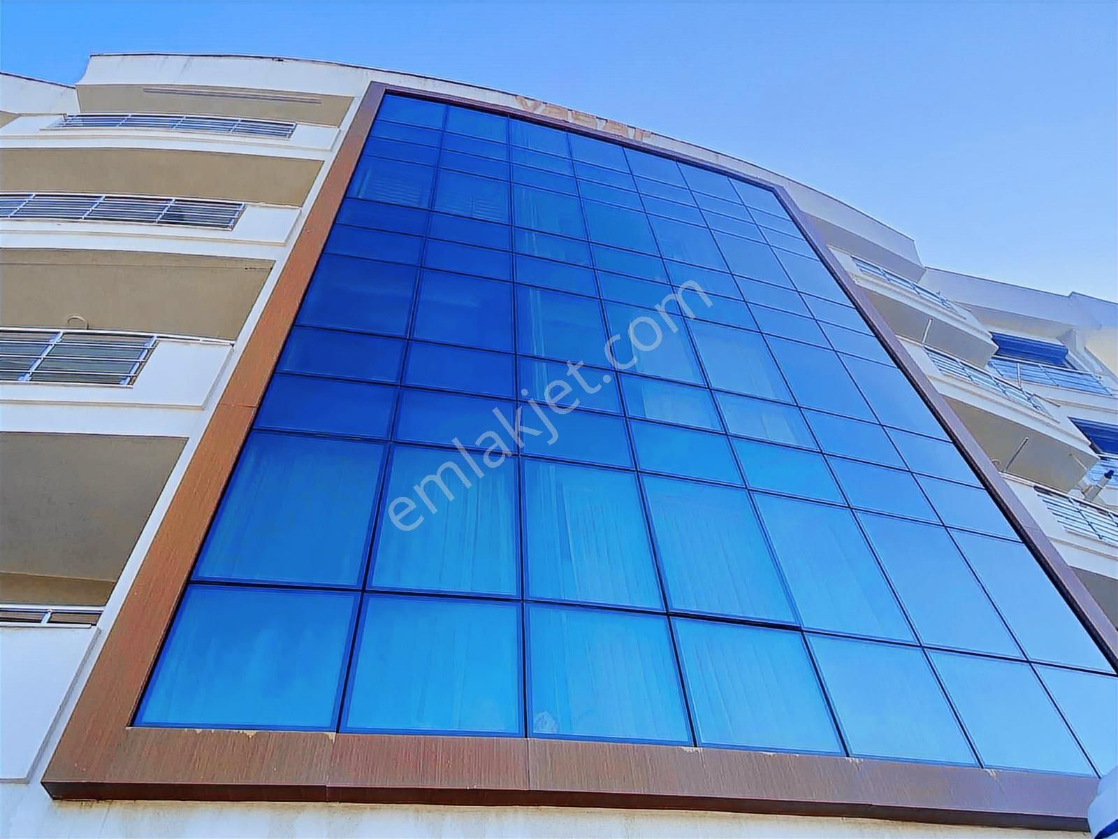 İzmir Yelki'de Güzelbahçe'ye 1km Ana Caddede 3+1 Fırsat Daire