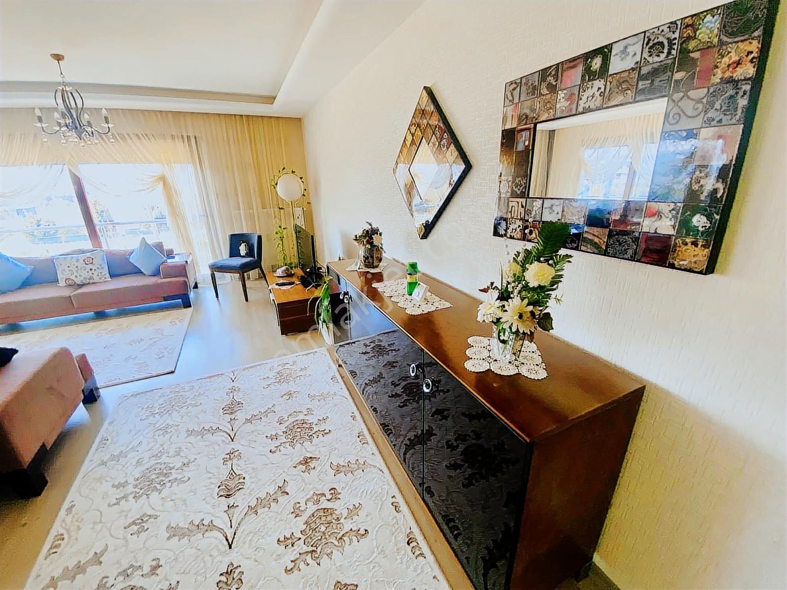 İzmir Yelki'de Güzelbahçe'ye 1km Ana Caddede 3+1 Fırsat Daire - Görsel 11