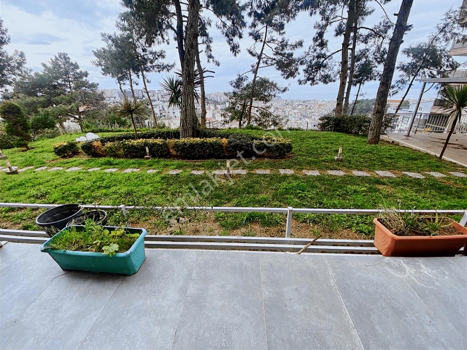 Kuşadası'nda 5+2 300m2 Deniz Manzaralı Havuzlu Bahçe Dubleksi - Görsel 3