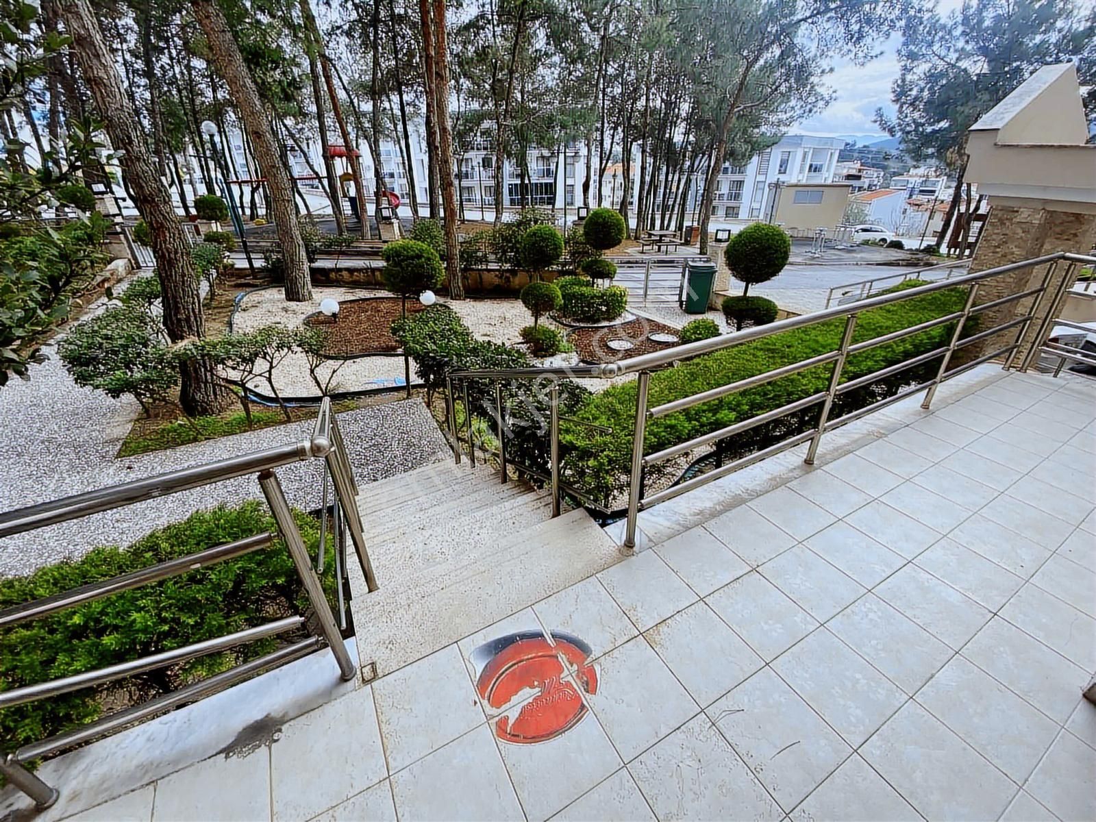 Kuşadası'nda 5+2 300m2 Deniz Manzaralı Havuzlu Bahçe Dubleksi - Görsel 8