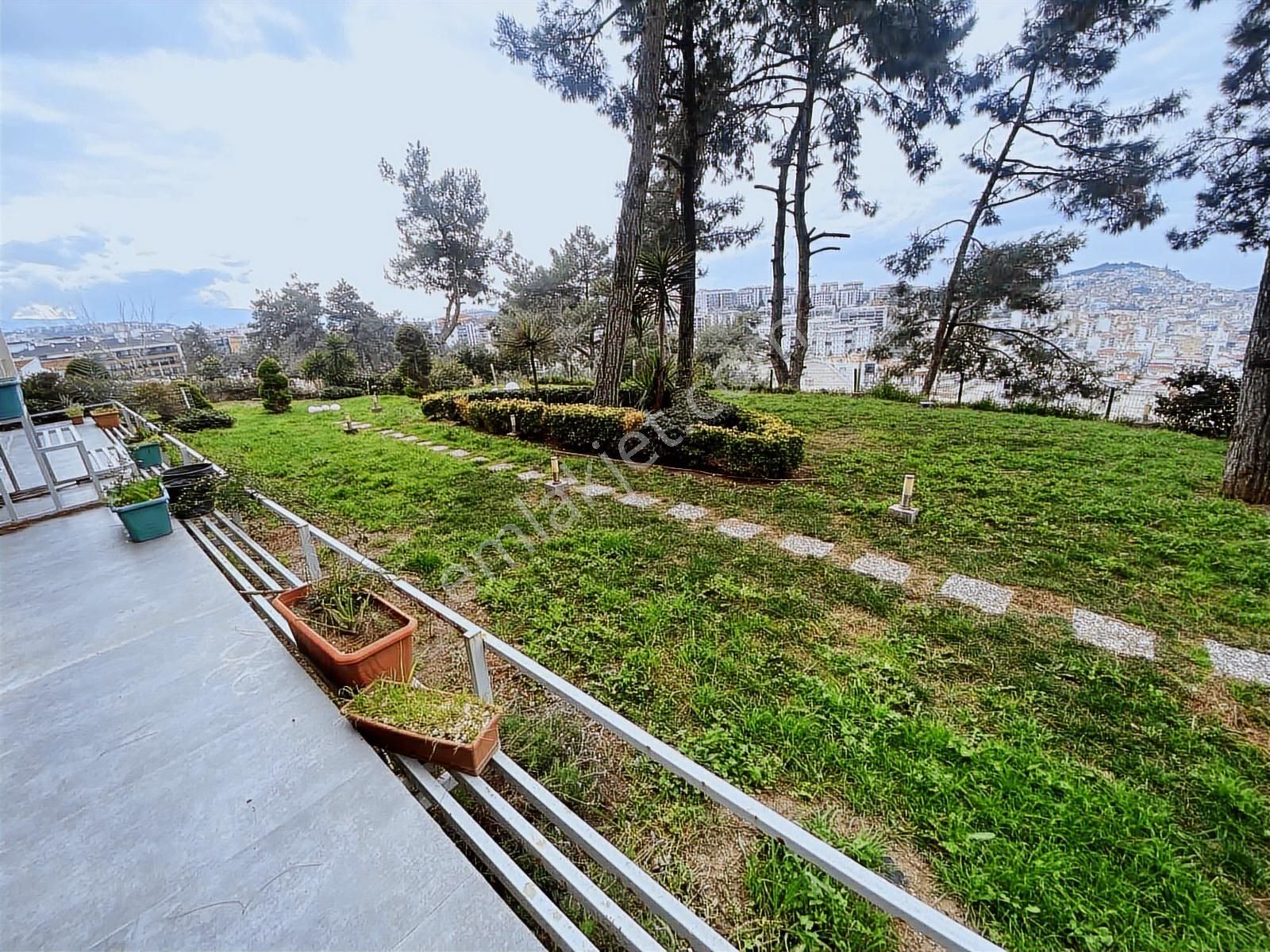 Kuşadası'nda 5+2 300m2 Deniz Manzaralı Havuzlu Bahçe Dubleksi - Görsel 7