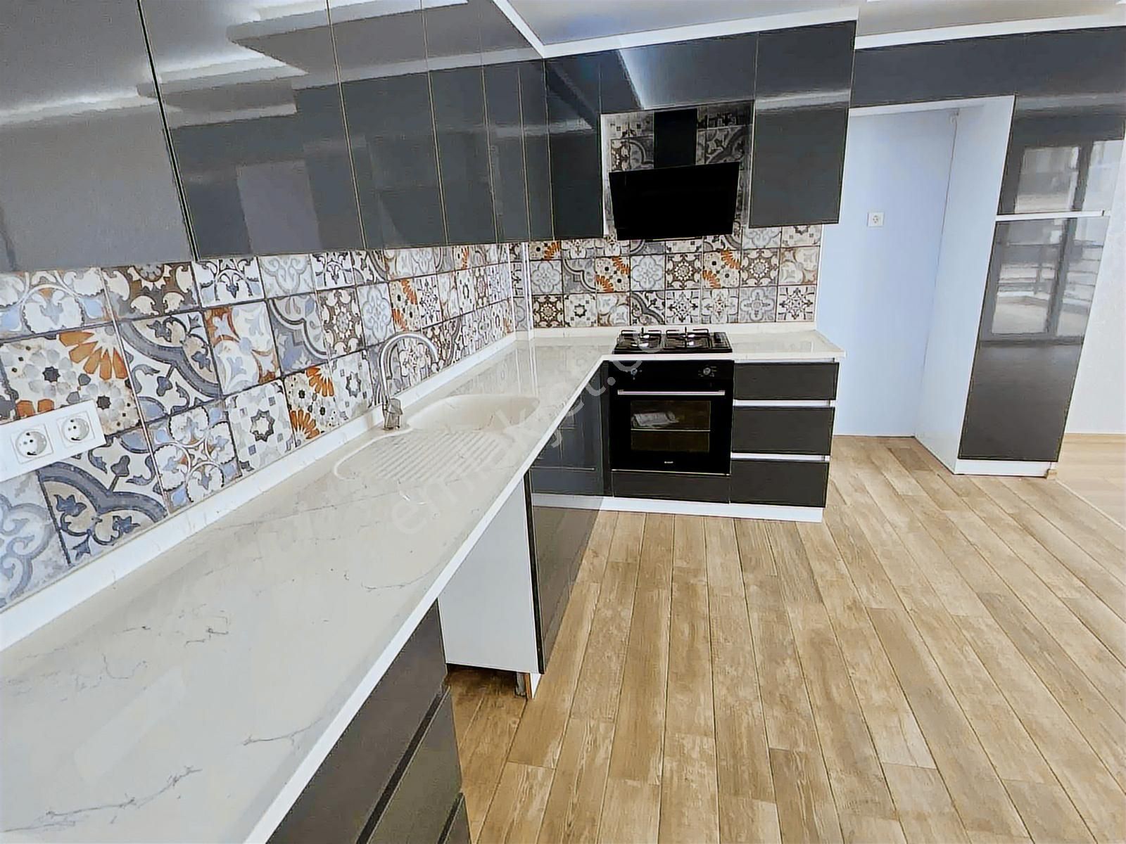 Kuşadası'nda 5+2 300m2 Deniz Manzaralı Havuzlu Bahçe Dubleksi - Görsel 22