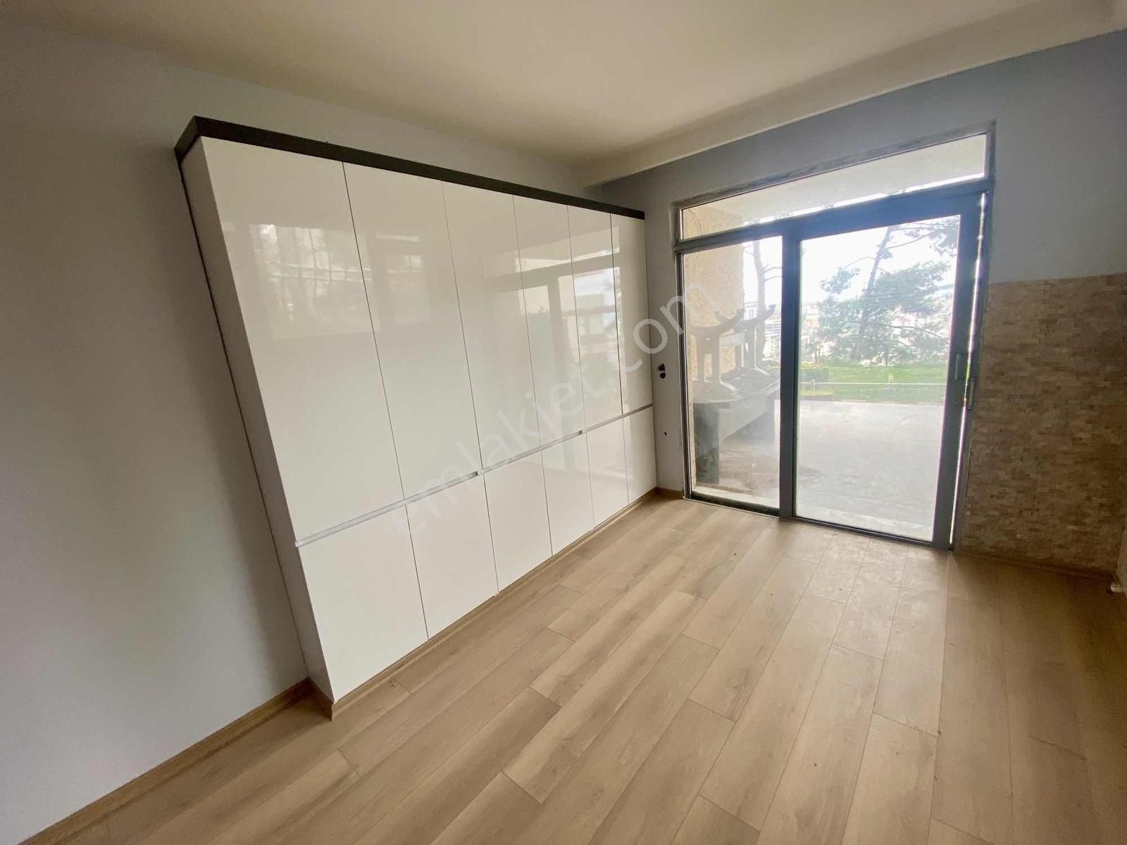 Kuşadası'nda 5+2 300m2 Deniz Manzaralı Havuzlu Bahçe Dubleksi - Görsel 24