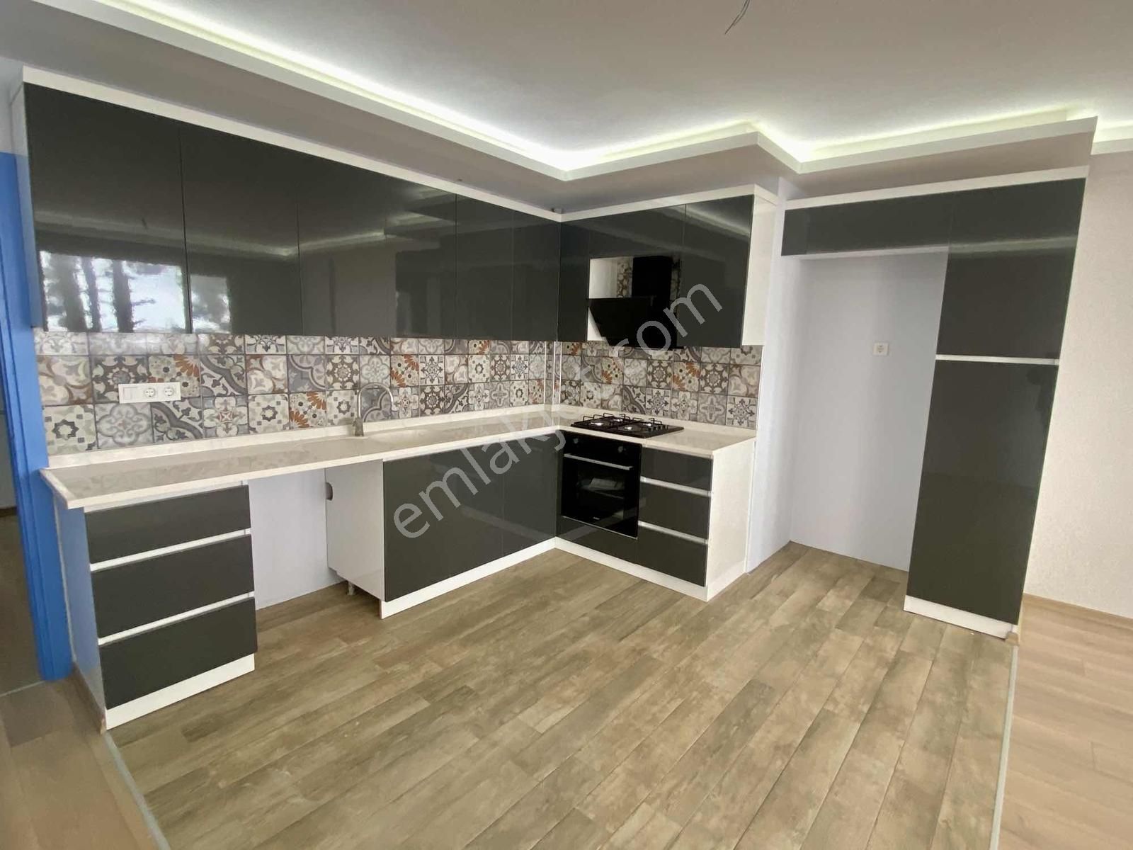 Kuşadası'nda 5+2 300m2 Deniz Manzaralı Havuzlu Bahçe Dubleksi - Görsel 11