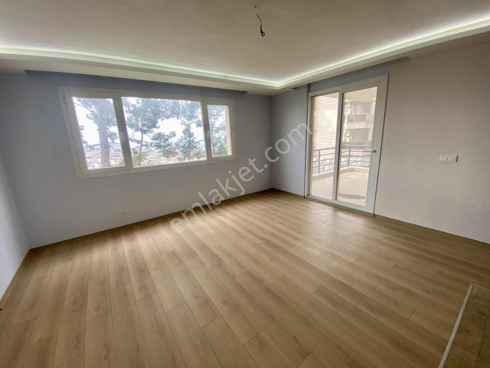 Kuşadası'nda 5+2 300m2 Deniz Manzaralı Havuzlu Bahçe Dubleksi - Görsel 19