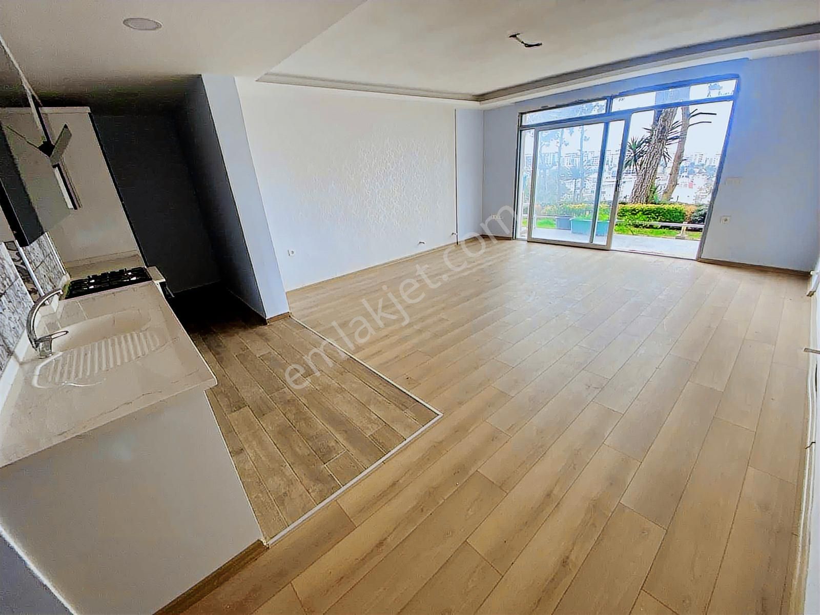 Kuşadası'nda 5+2 300m2 Deniz Manzaralı Havuzlu Bahçe Dubleksi - Görsel 17