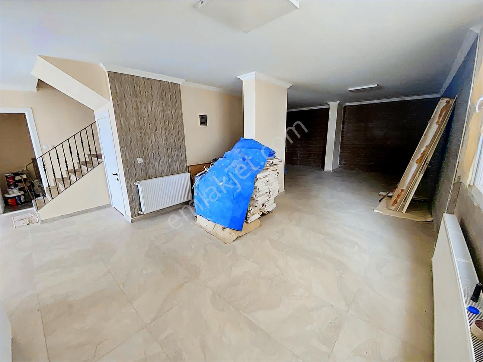 Kuşadası'nda 300m2 5+2 Deniz Manzaralı Havuzlu Dubleks Rezidans - Görsel 23