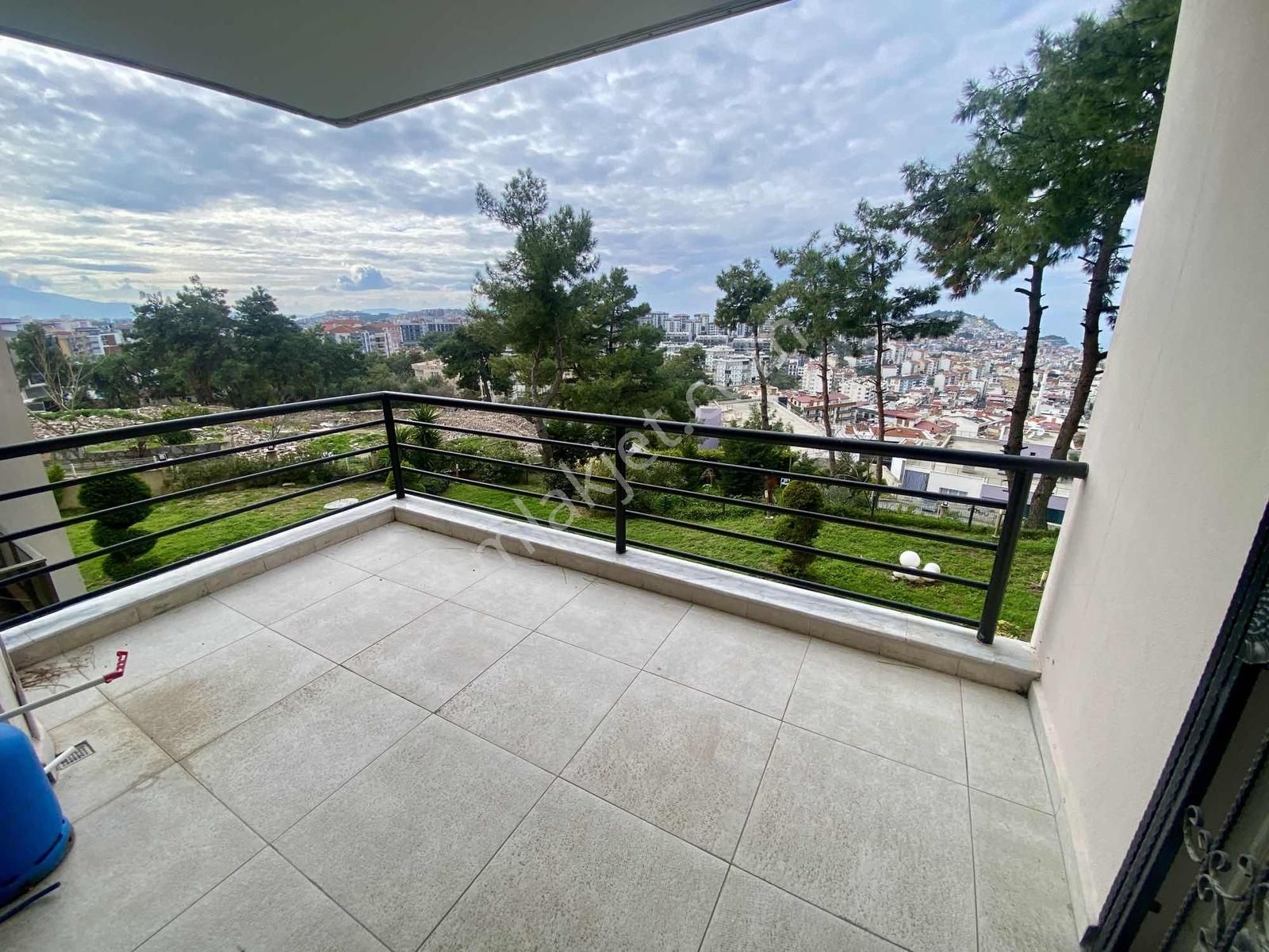 Kuşadası'nda 300m2 5+2 Deniz Manzaralı Havuzlu Dubleks Rezidans - Görsel 17