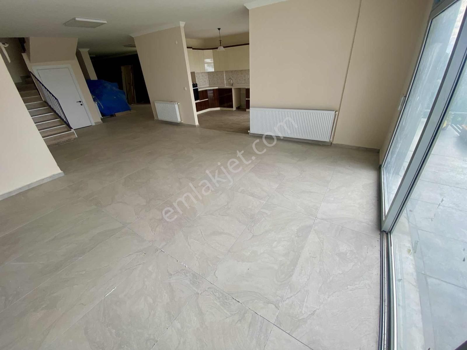 Kuşadası'nda 300m2 5+2 Deniz Manzaralı Havuzlu Dubleks Rezidans - Görsel 14