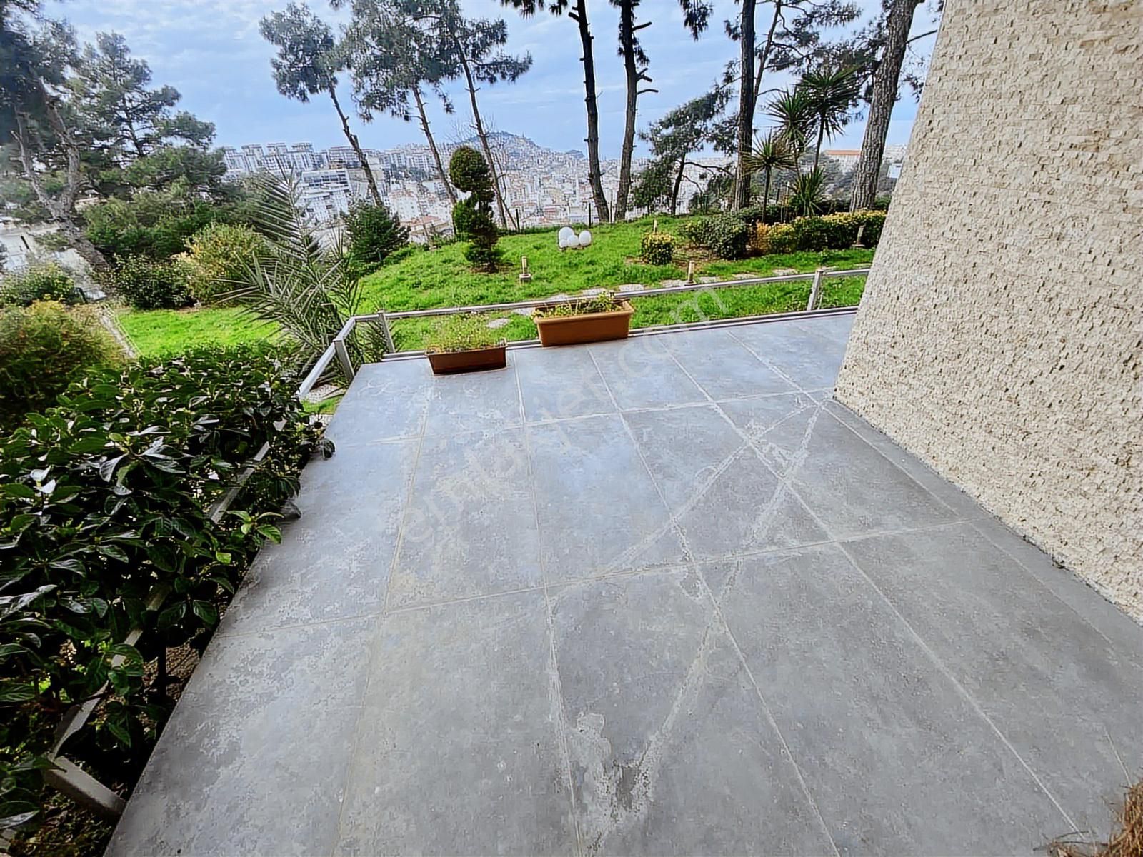 Kuşadası'nda 300m2 5+2 Deniz Manzaralı Havuzlu Dubleks Rezidans - Görsel 31