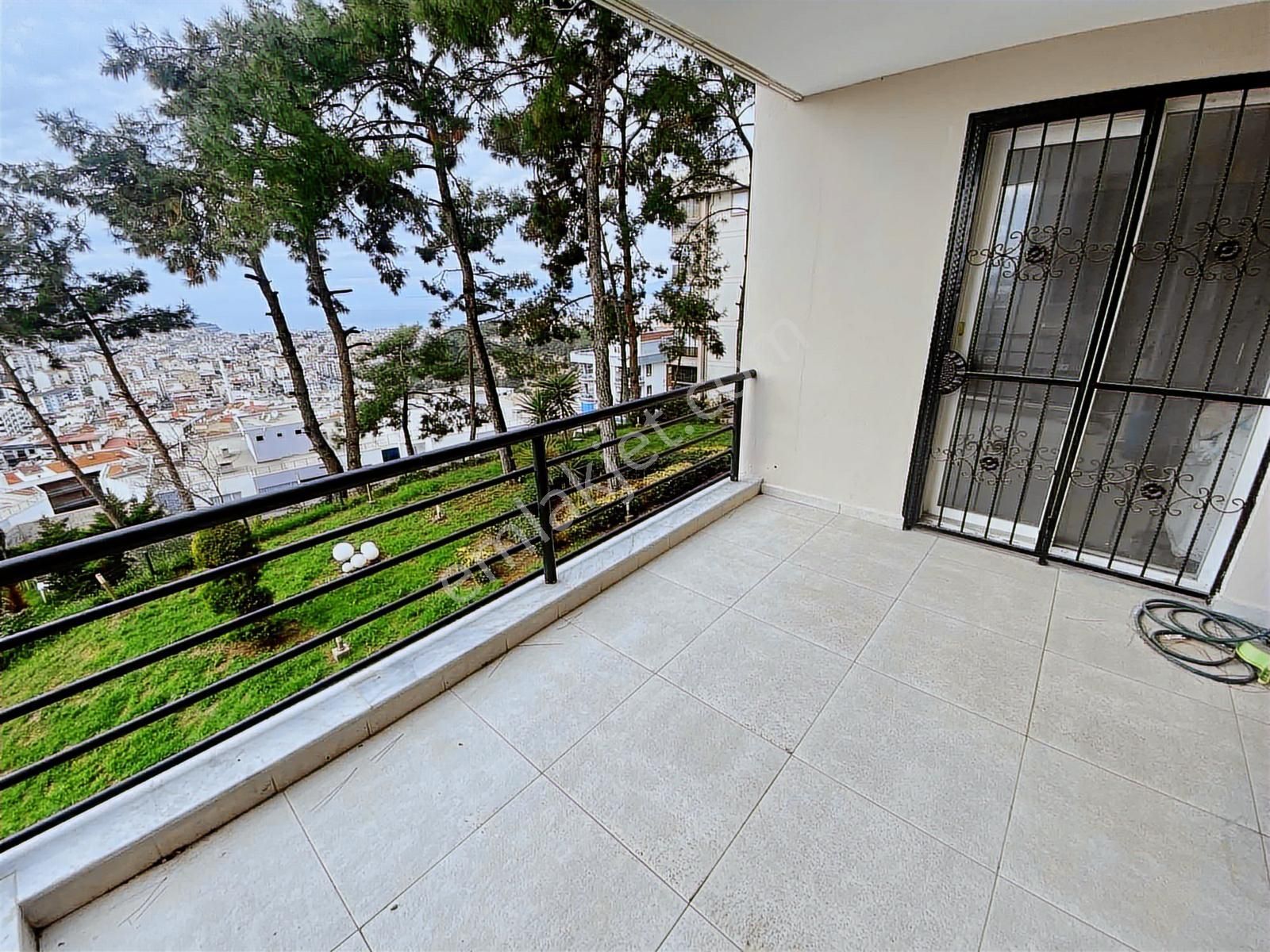 Kuşadası'nda 300m2 5+2 Deniz Manzaralı Havuzlu Dubleks Rezidans - Görsel 3