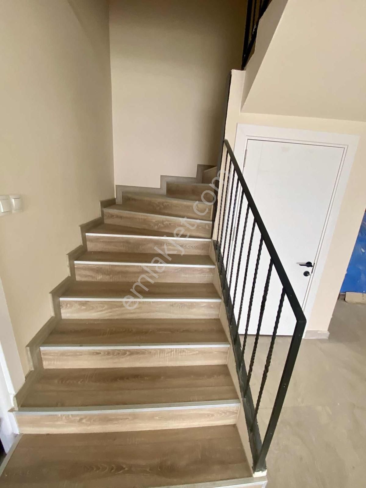 Kuşadası'nda 300m2 5+2 Deniz Manzaralı Havuzlu Dubleks Rezidans - Görsel 5