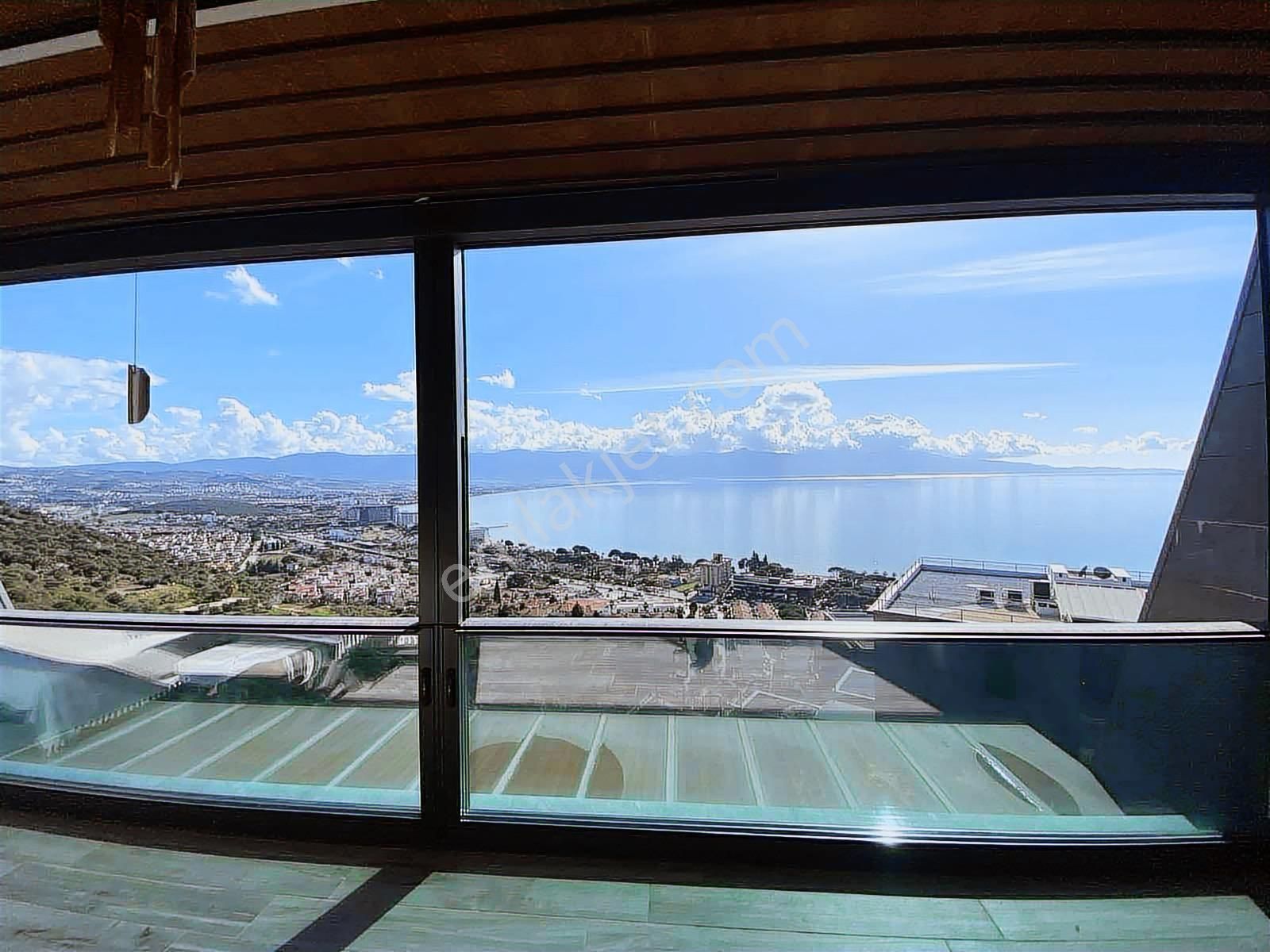 Kuşadası Vista Marin Sitesinde Full Manzaralı Satılık 2+1 - Görsel 2