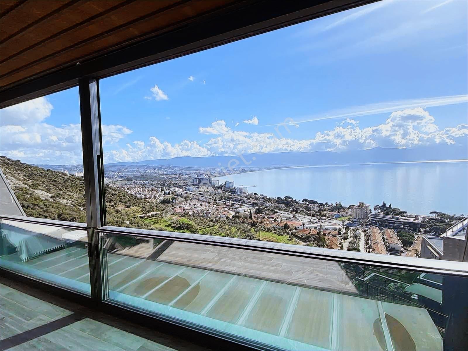 Kuşadası Vista Marin Sitesinde Full Manzaralı Satılık 2+1