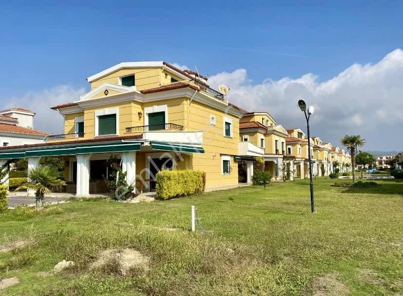 Kuşadası'nda Denize 40metre Havuzlu Sitede 4+1 Tripleks Villa - Görsel 22