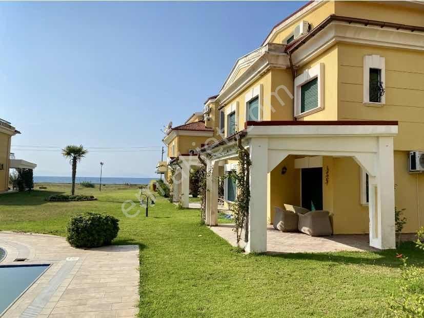 Kuşadası'nda Denize 40metre Havuzlu Sitede 4+1 Tripleks Villa - Görsel 7