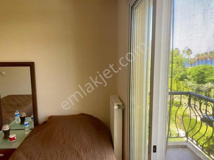 Kuşadası'nda Denize 40metre Havuzlu Sitede 4+1 Tripleks Villa - Görsel 15