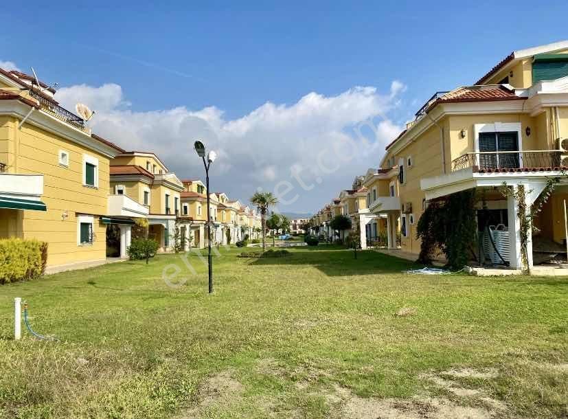 Kuşadası'nda Denize 40metre Havuzlu Sitede 4+1 Tripleks Villa - Görsel 2