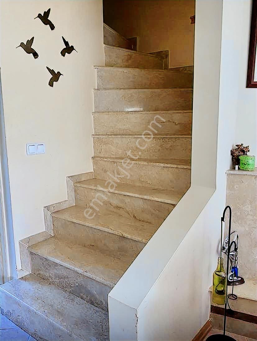 Kuşadası'nda Denize 40metre Havuzlu Sitede 4+1 Tripleks Villa - Görsel 3