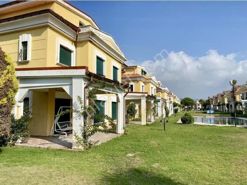 Kuşadası'nda Denize 40metre Havuzlu Sitede 4+1 Tripleks Villa - Görsel 20