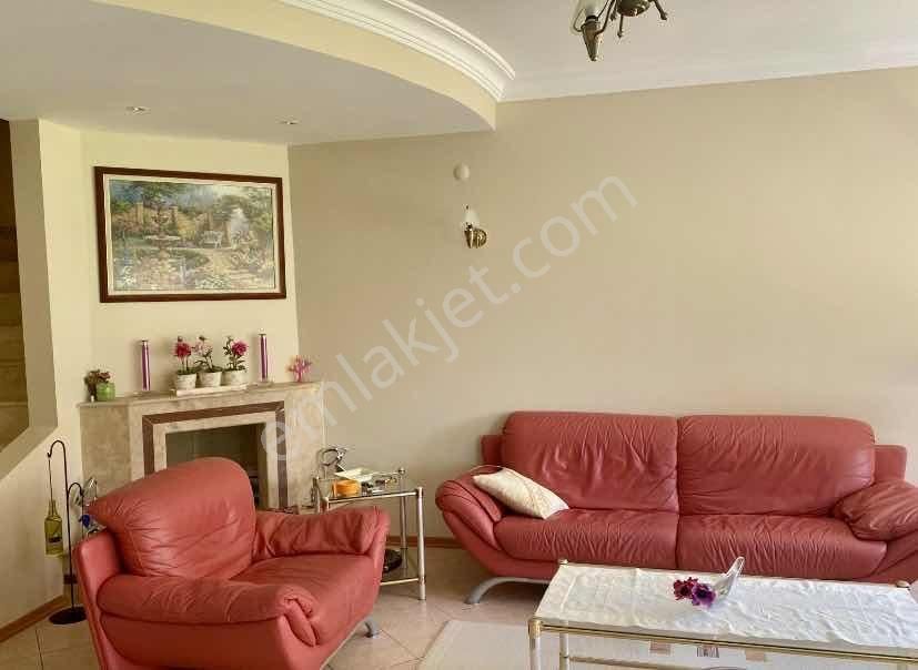 Kuşadası'nda Denize 40metre Havuzlu Sitede 4+1 Tripleks Villa - Görsel 25