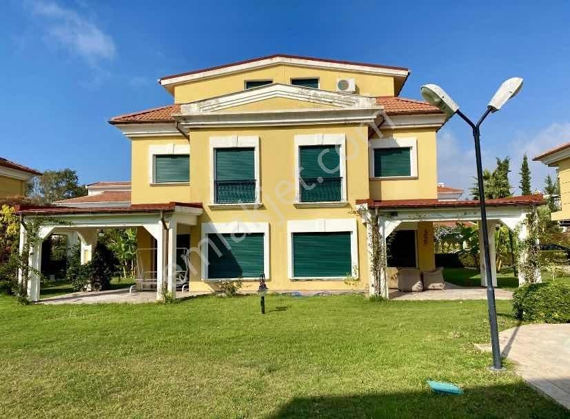 Kuşadası'nda Denize 40metre Havuzlu Sitede 4+1 Tripleks Villa - Görsel 8