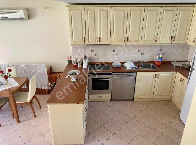 Kuşadası'nda Denize 40metre Havuzlu Sitede 4+1 Tripleks Villa - Görsel 11