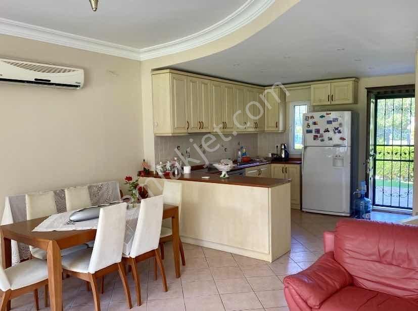 Kuşadası'nda Denize 40metre Havuzlu Sitede 4+1 Tripleks Villa - Görsel 21