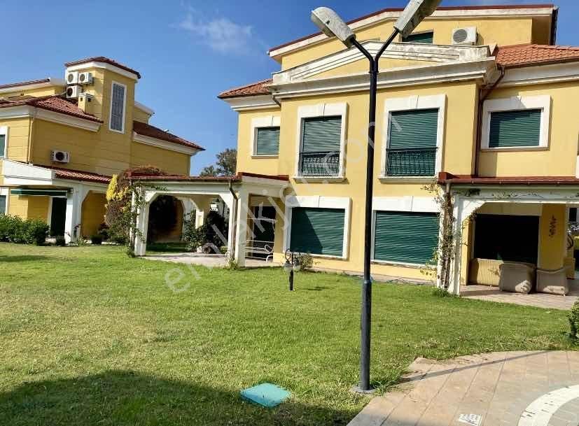 Kuşadası'nda Denize 40metre Havuzlu Sitede 4+1 Tripleks Villa - Görsel 35