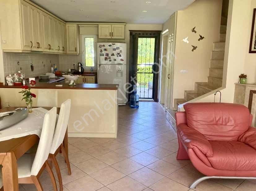 Kuşadası'nda Denize 40metre Havuzlu Sitede 4+1 Tripleks Villa - Görsel 26