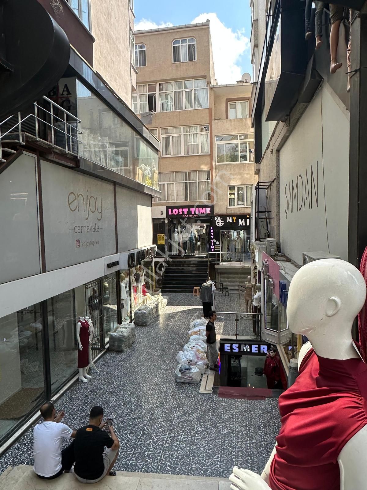 Güngören Meryem Ana Çarşısında İki Sokağa Cepheli Fırsat Dükkanı - Görsel 17