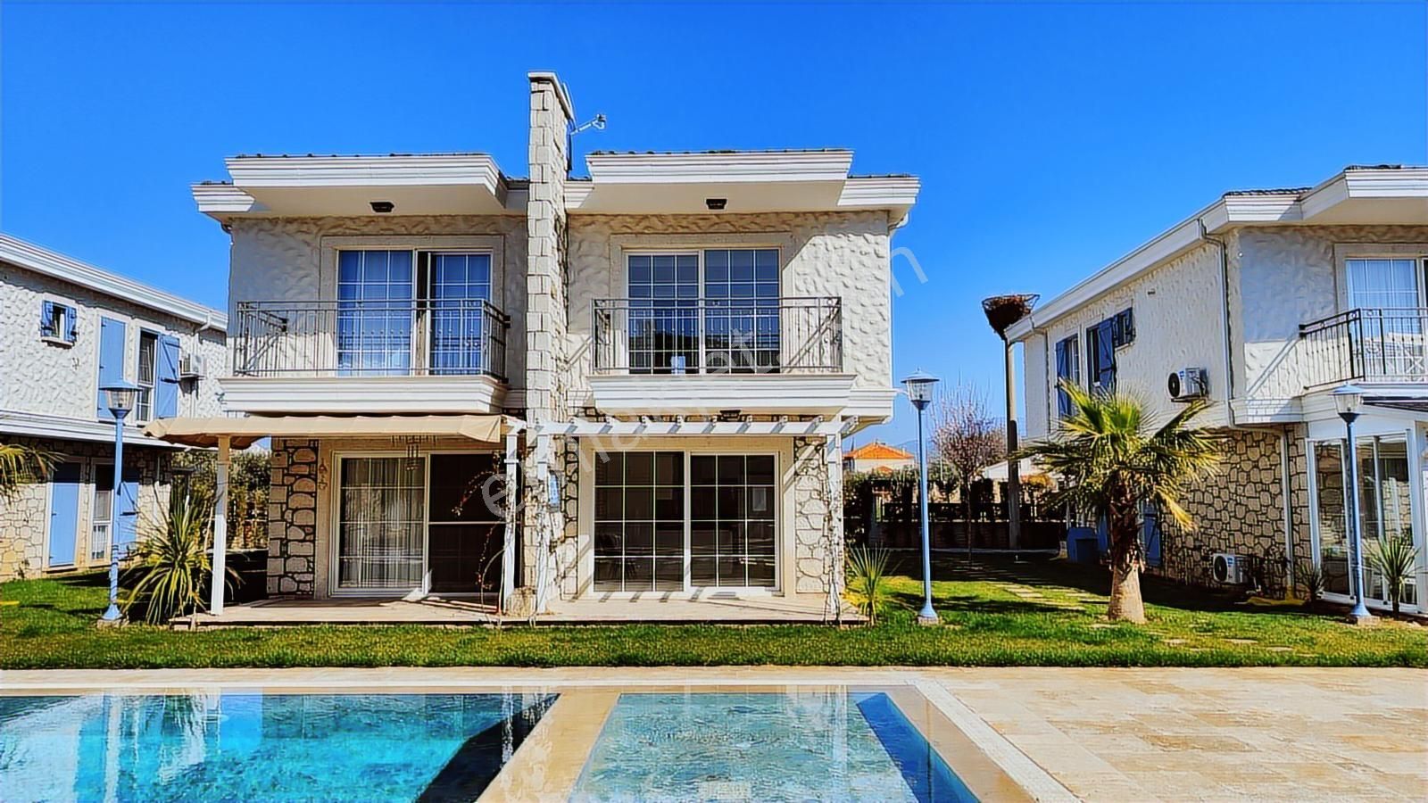 Era Angel'dan Altınova Siber Life Sitesinde Satılık 3+1 Villa