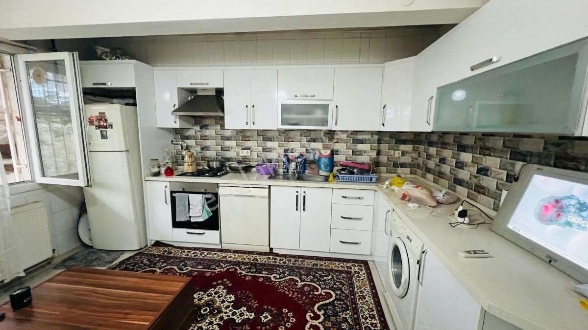 Efeler Mah. 75 M2 Bahçe Katı 2+0 K.mutfak Satılık Daire - Görsel 2