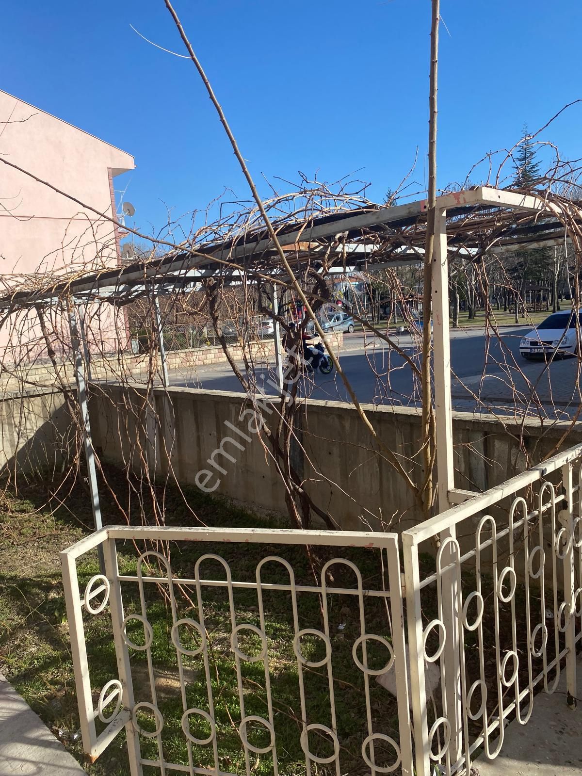 İsa Kavak Gayrimenkul'den Selçuklu Dumlupınar'da Kiralık Geniş 2.kat Daire