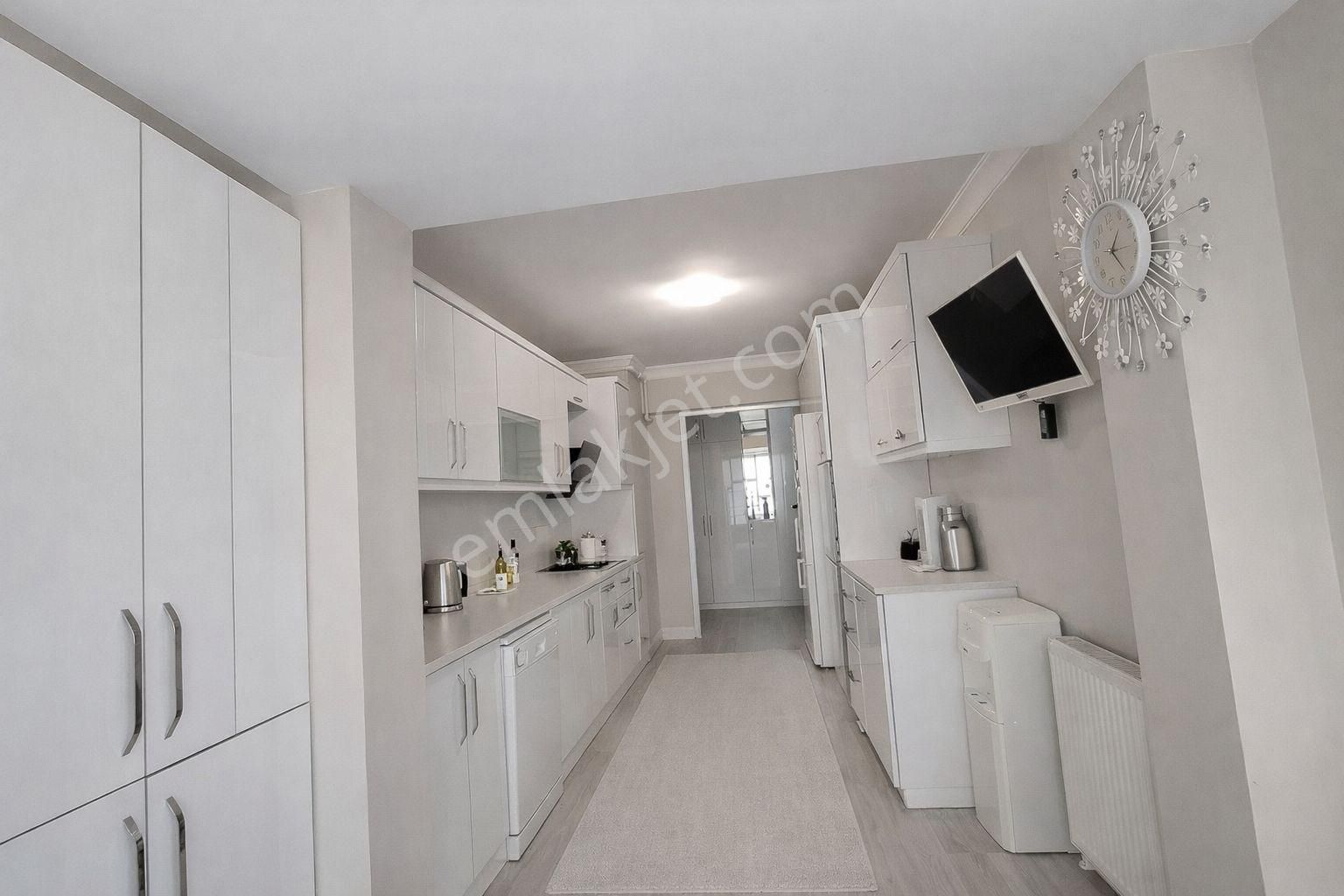 Bayraklı Smyrna’ya 100 M, Full Tadilatlı Geniş 3+1 Daire - Görsel 10