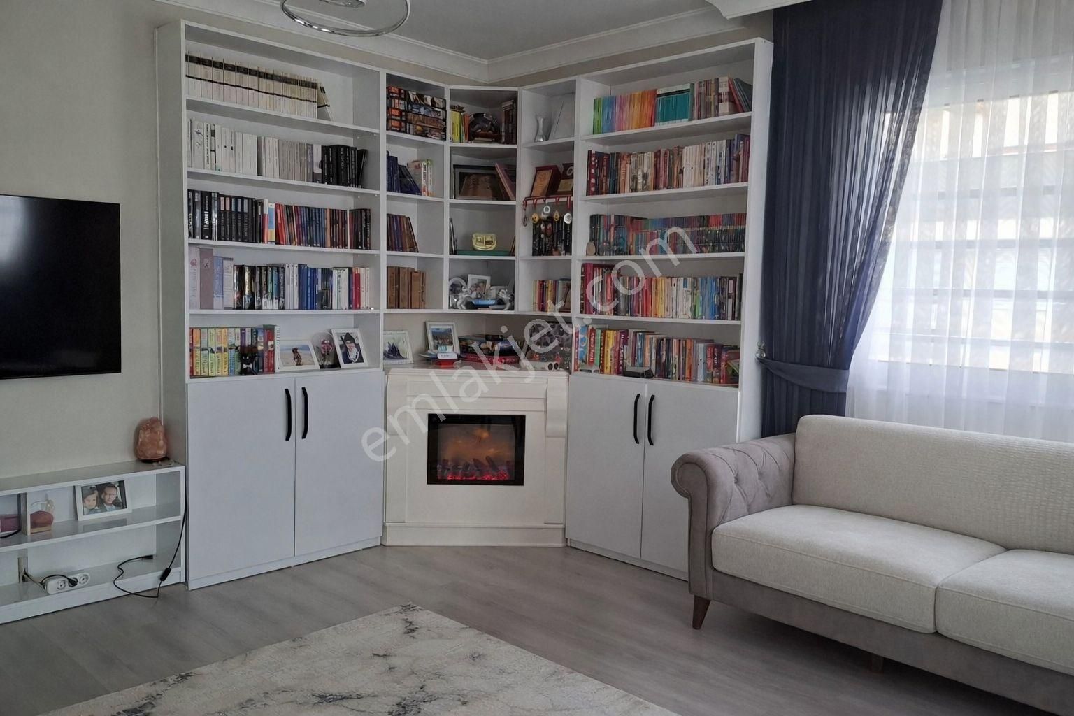 Bayraklı Smyrna’ya 100 M, Full Tadilatlı Geniş 3+1 Daire