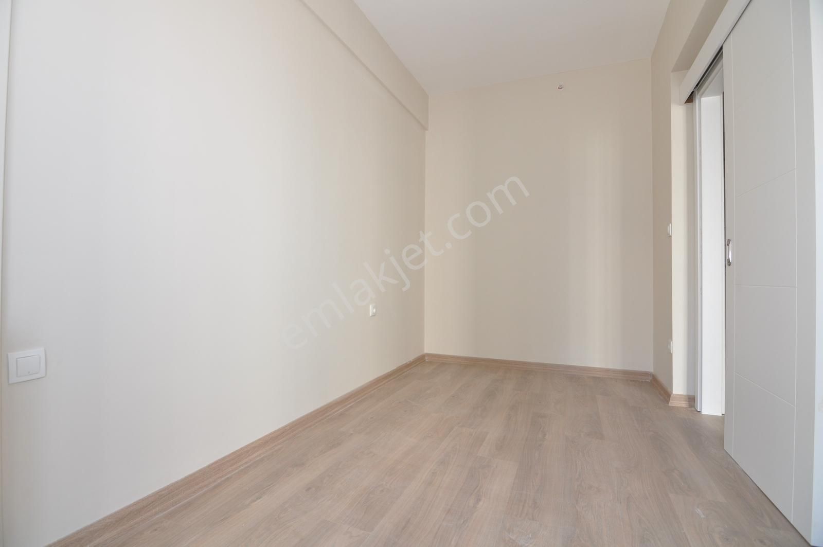 Sur Yapı Cadde'de "balkonlu" Kiralık 1+1 Daire - Görsel 13
