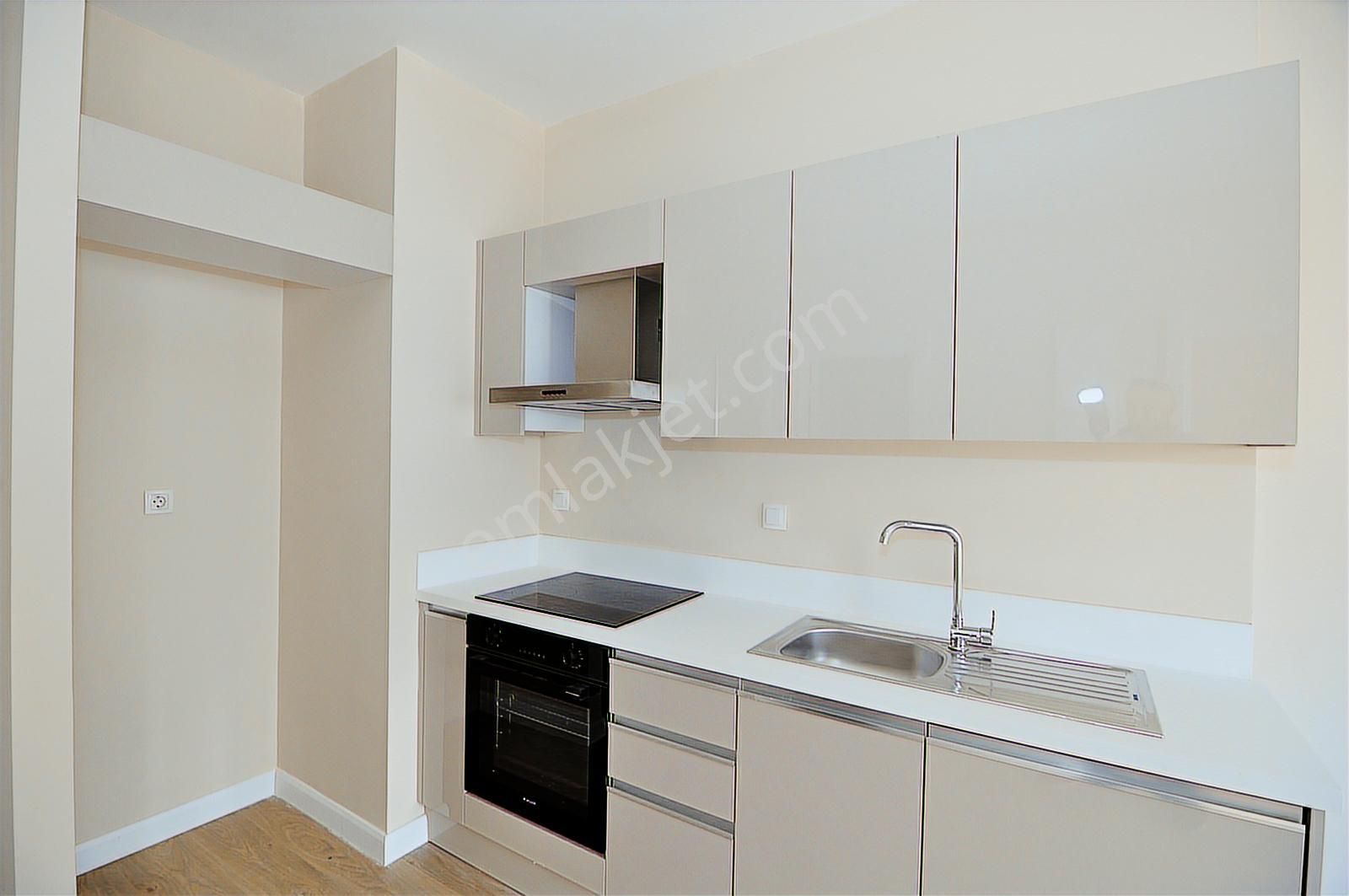 Sur Yapı Cadde'de "balkonlu" Kiralık 1+1 Daire