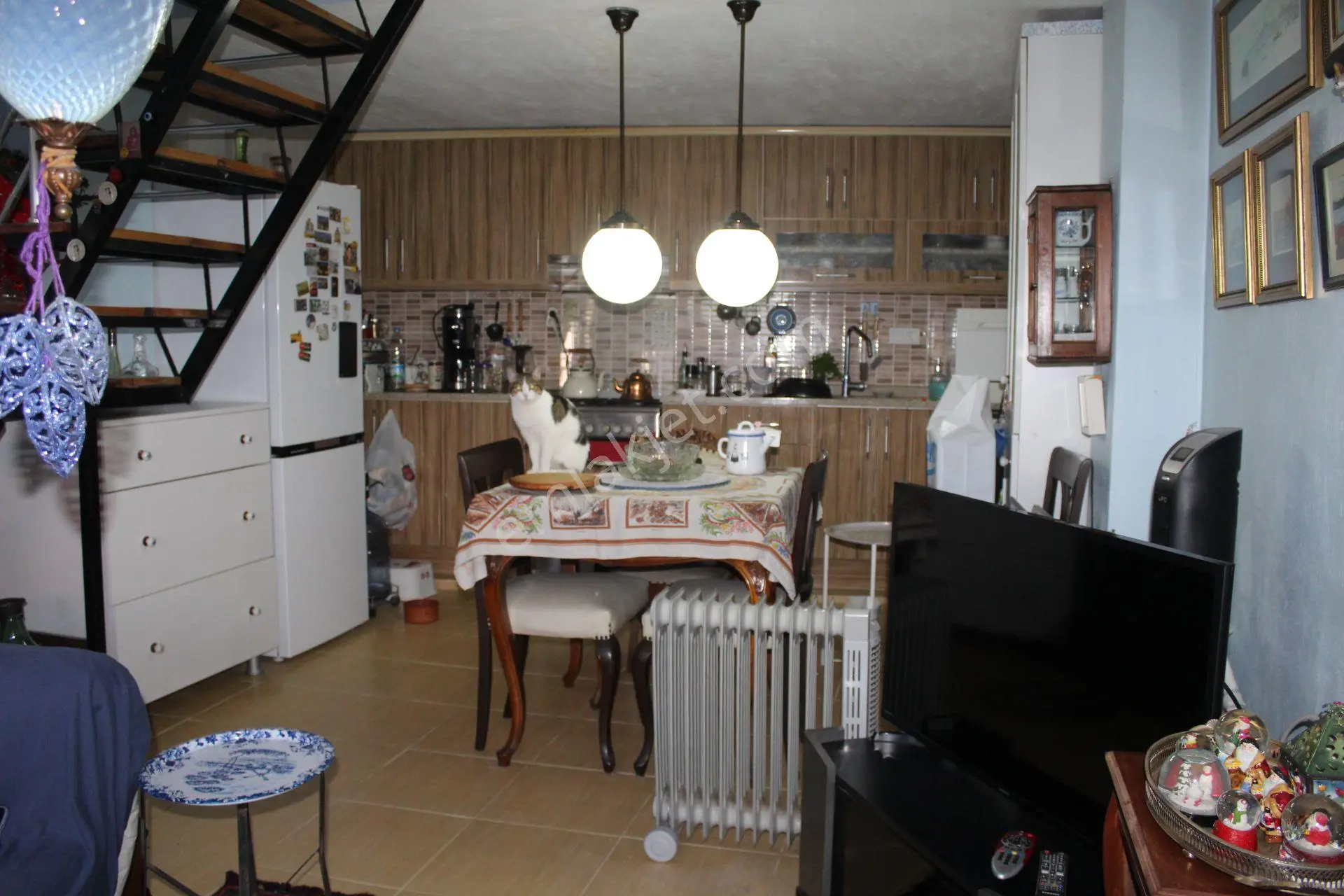 Ayvalık Merkez'de Teraslı 2 Katlı 2+1 Müstakil Evi - Görsel 10