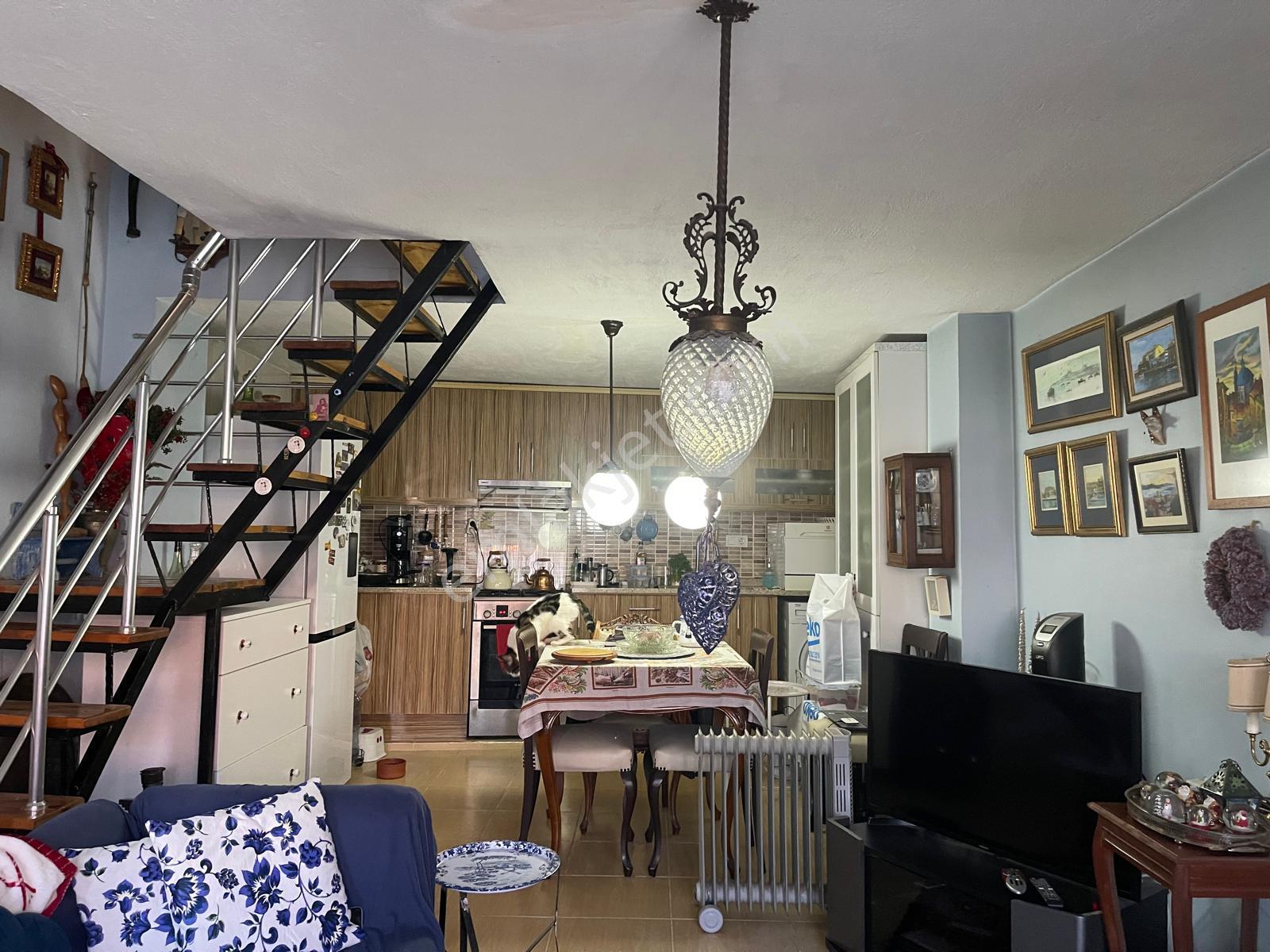 Ayvalık Merkez'de Teraslı 2 Katlı 2+1 Müstakil Evi - Görsel 14