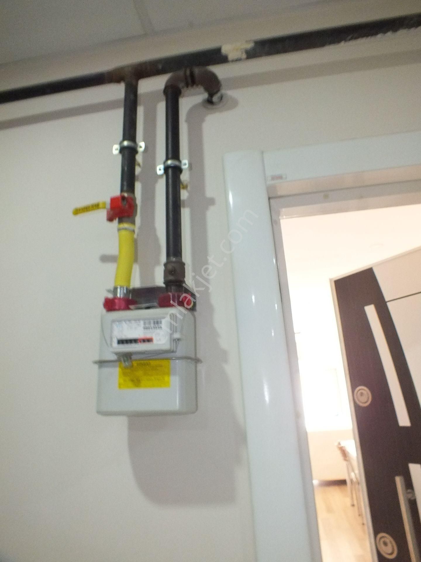 Cumhuriyet Mahallesinde Satılık 1+1 Doğalgazı Daire - Görsel 12