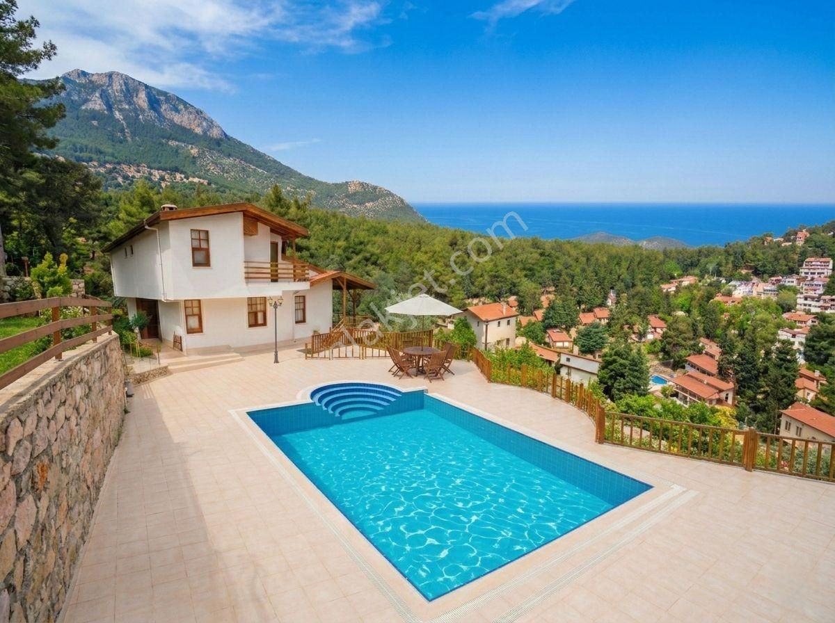 Kemer Beycik'te Havuzlu Site İçerisinde Müstakil Satılık Villa