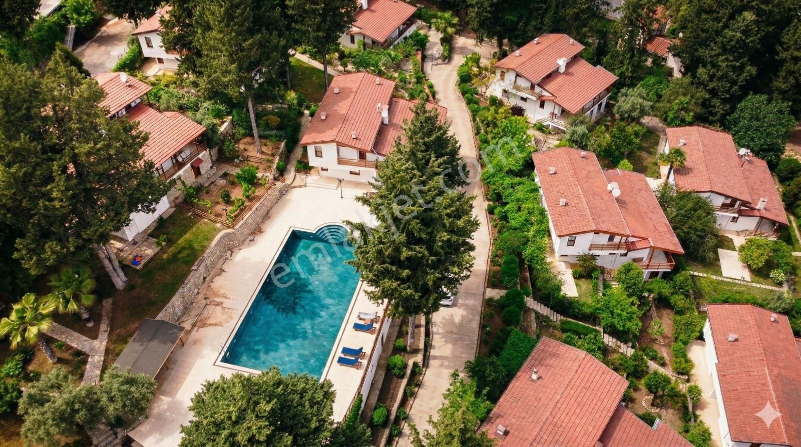 Kemer Beycik'te Havuzlu Site İçerisinde Müstakil Satılık Villa - Görsel 2