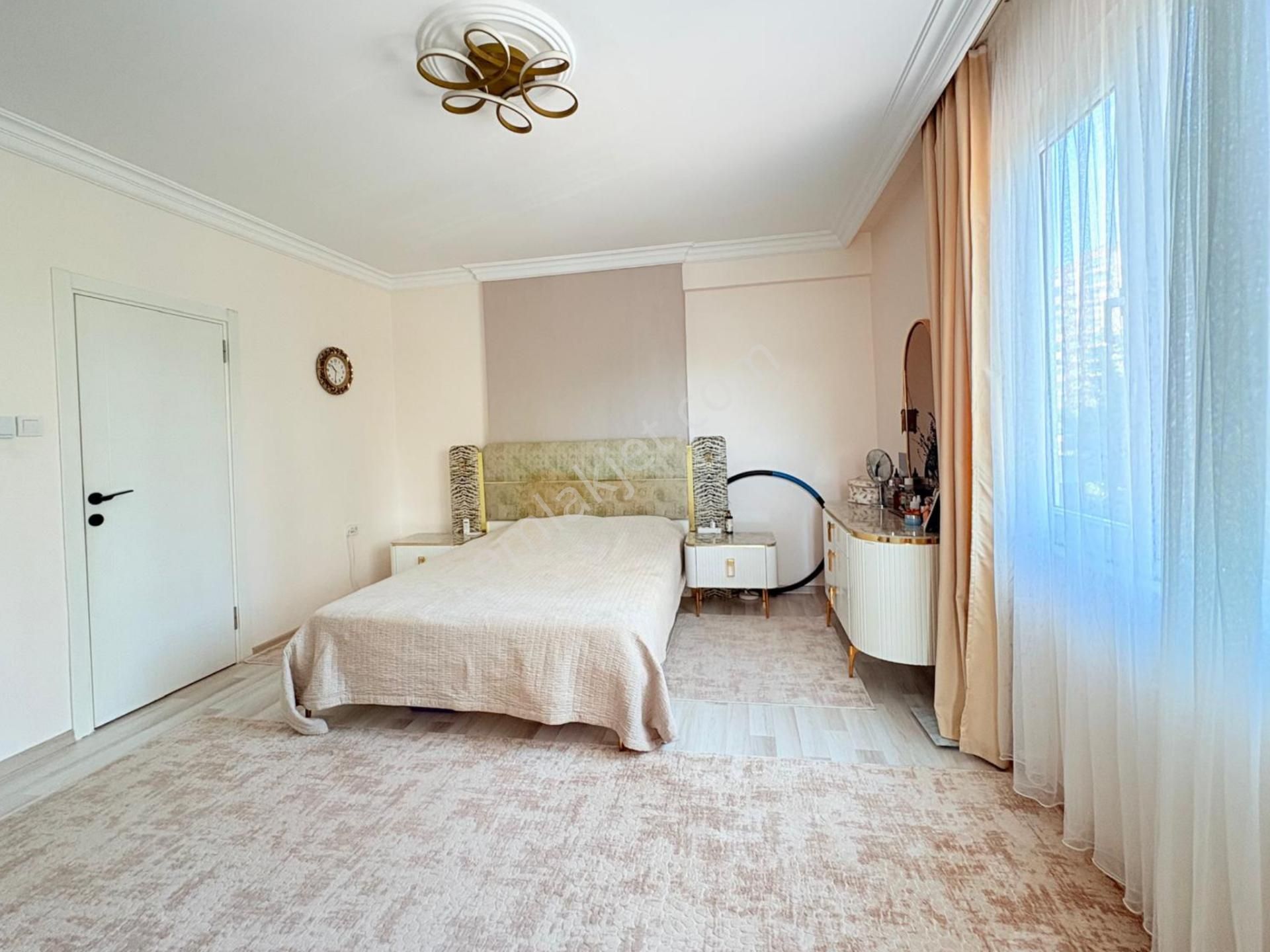 Etherealden Menderes Mah.de Denize Ykn Siteiçi Havuzlu Eşyalı4+1 - Görsel 23