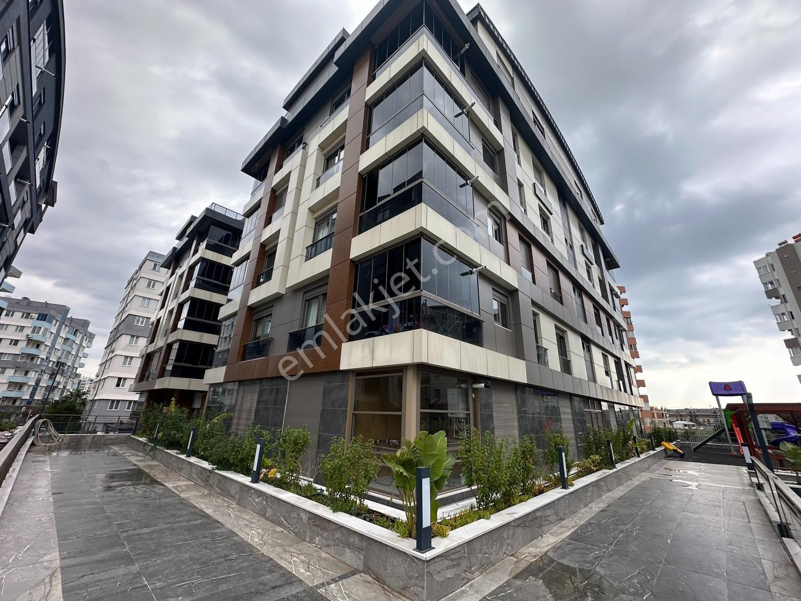 Lüks Sıfır Eşyalı Daire 2+1 Doğalgazlı Havuzlu