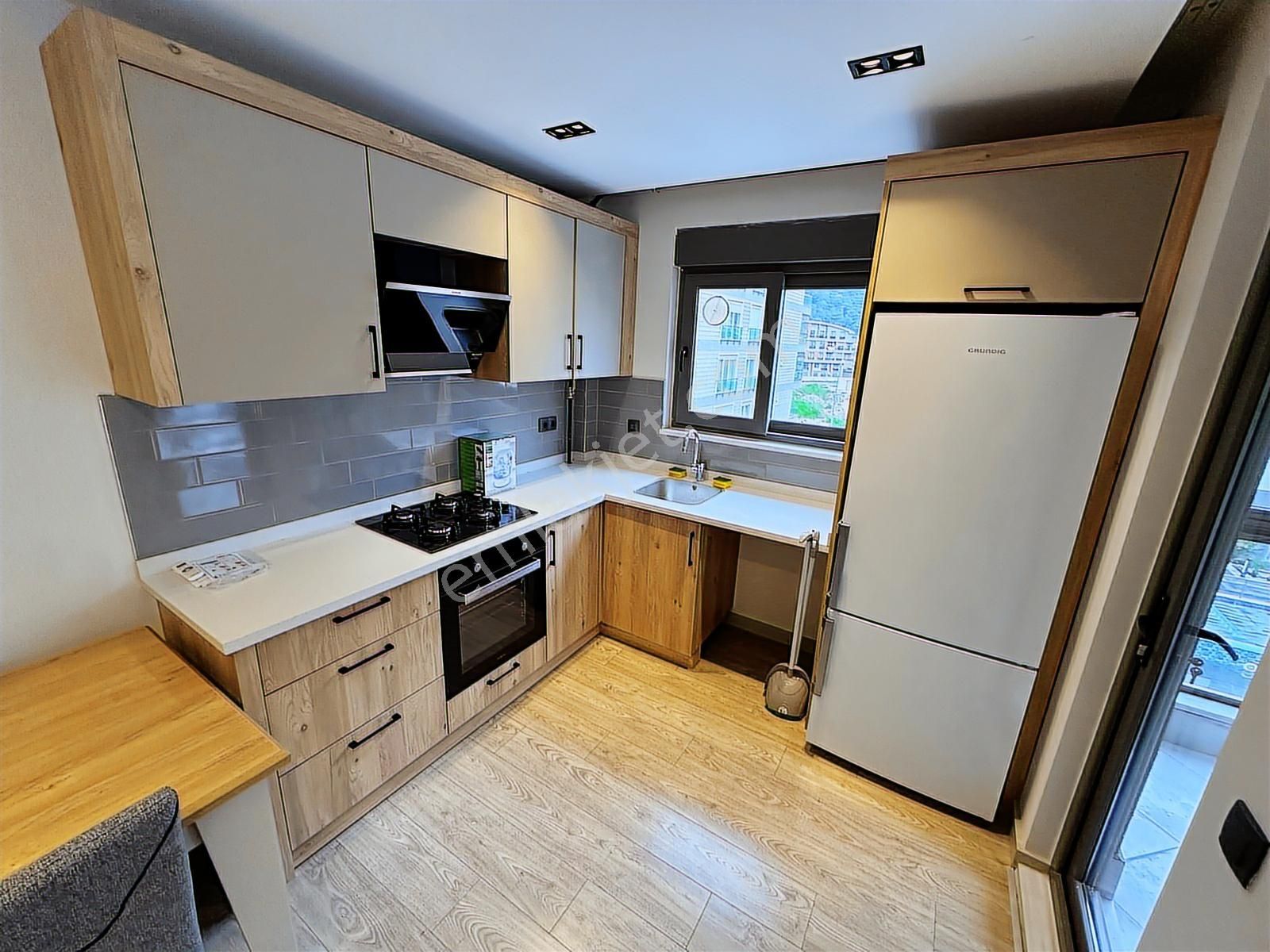 Lüks Sıfır Eşyalı Daire 2+1 Doğalgazlı Havuzlu - Görsel 23