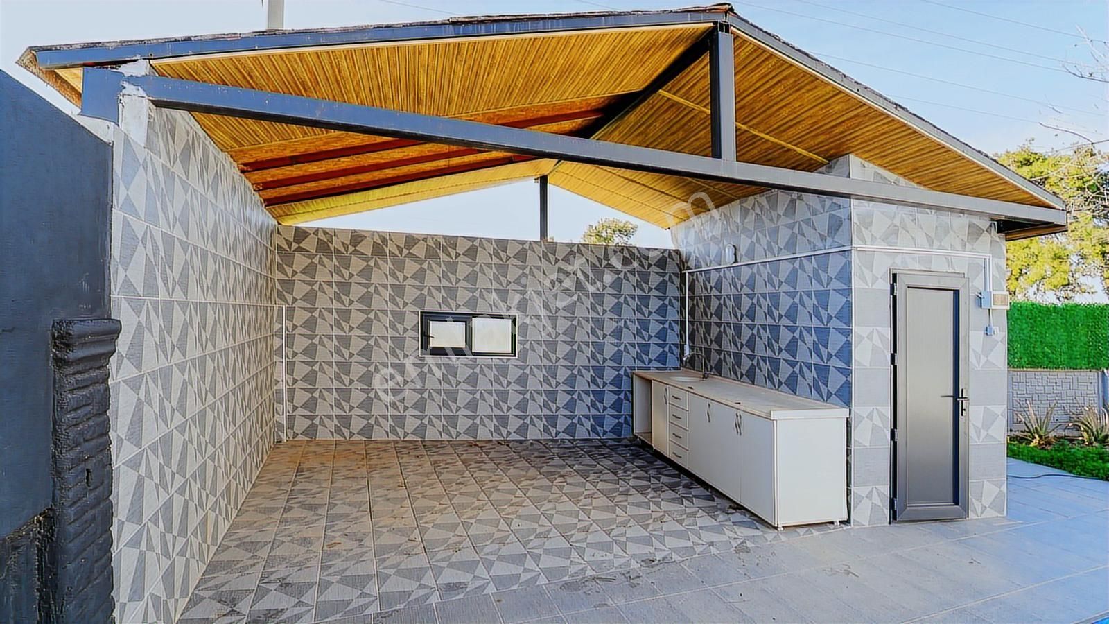 Döşemealtı Tomalar'da Havuzlu Tam Müstakil Lüks Villa - Görsel 4