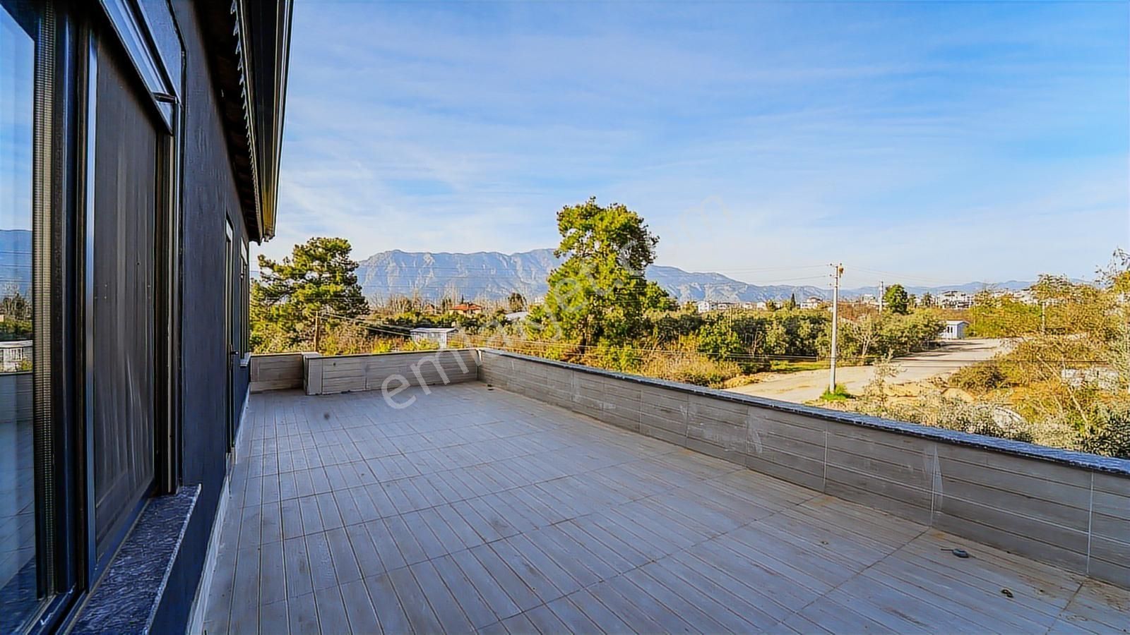 Döşemealtı Tomalar'da Havuzlu Tam Müstakil Lüks Villa - Görsel 31